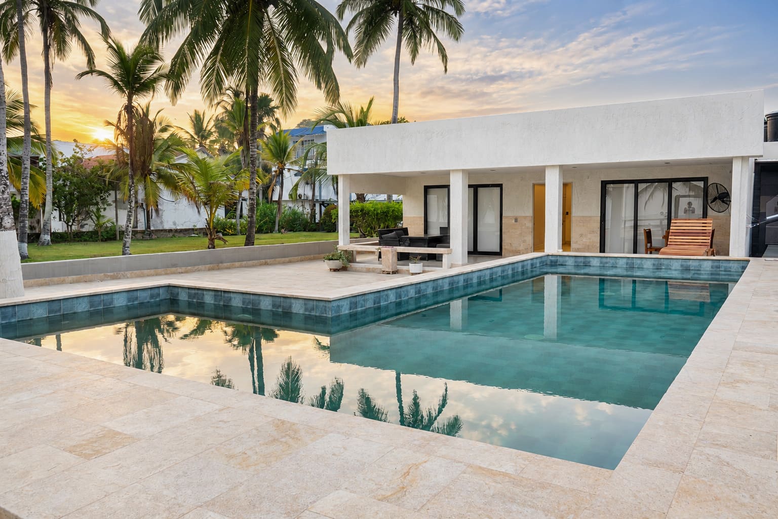 Piscina al atardecer